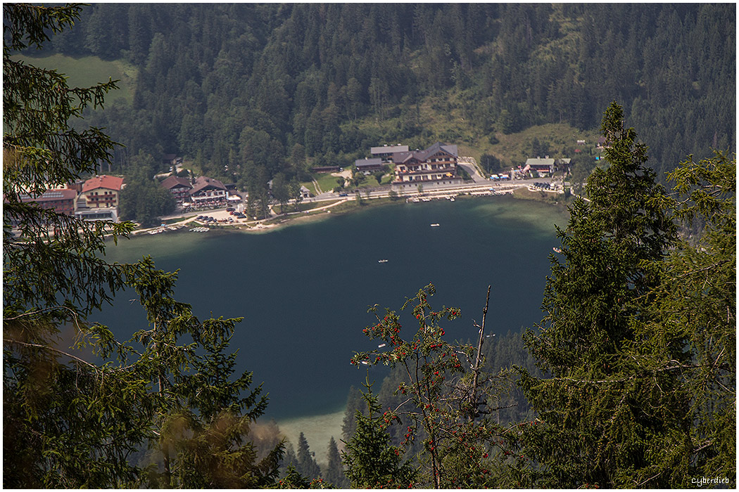 Schärtenalm mit dem Hintersee im Tal