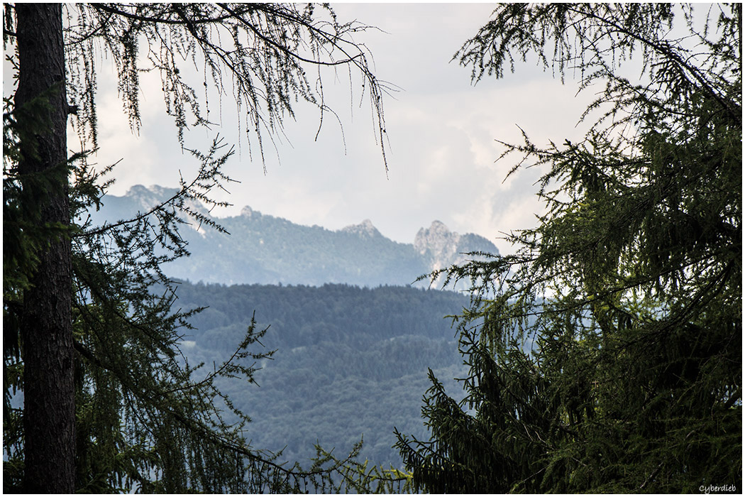Die schlafende Hexe in der Ferne
