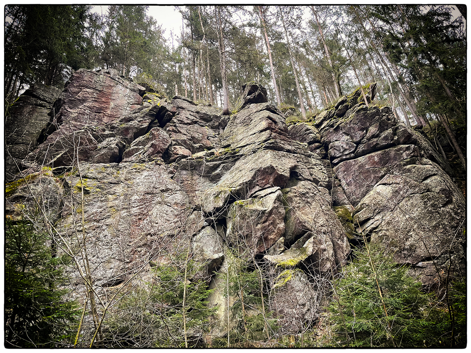 Felsen am schwarzen Regen